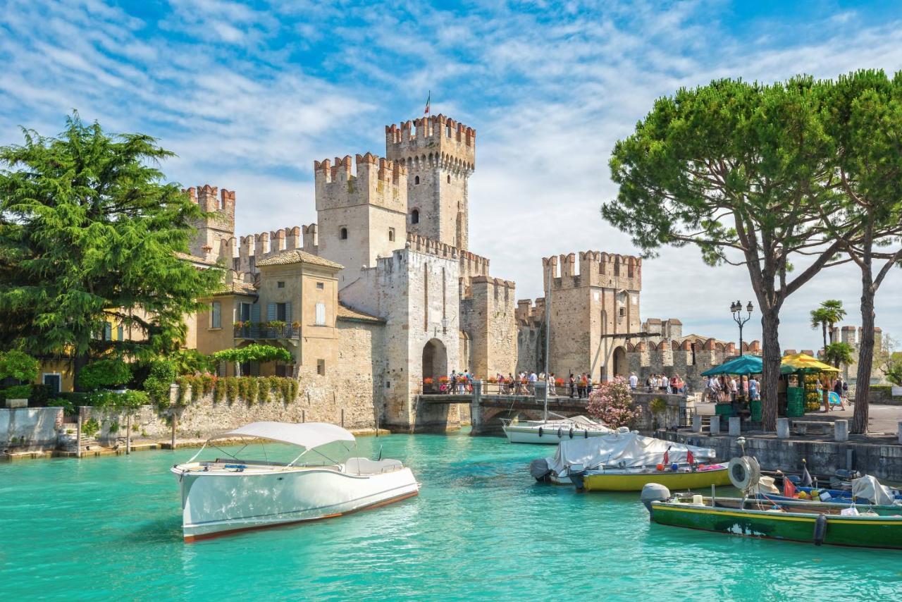 FREE PARKING - BLUE APARTMENT vicino AL CENTRO Sirmione Exterior foto