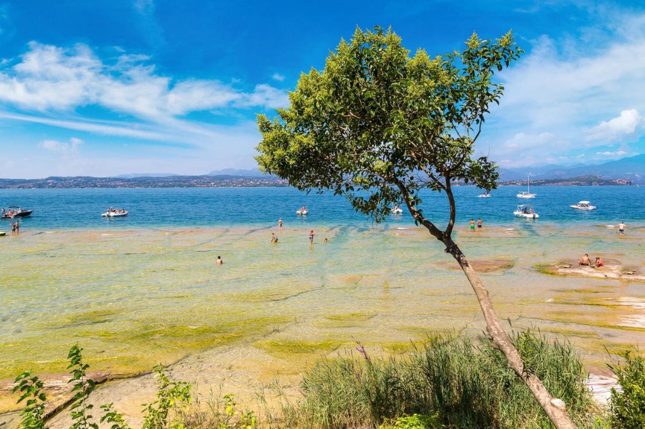 FREE PARKING - BLUE APARTMENT vicino AL CENTRO Sirmione Exterior foto