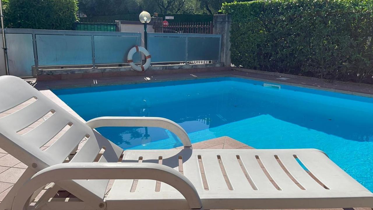 FREE PARKING - BLUE APARTMENT vicino AL CENTRO Sirmione Exterior foto